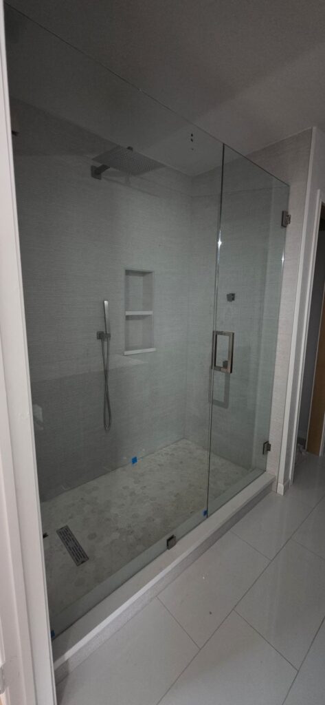 Walk-in shower with tile niche – Fixora Remodeling, Plano TX