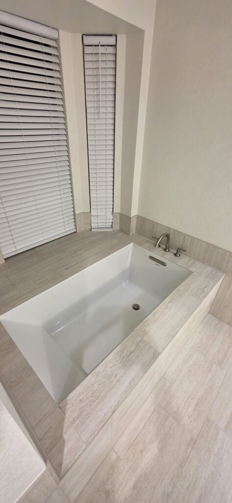 Drop-in tub with tile surround – Fixora Remodeling, Plano TX