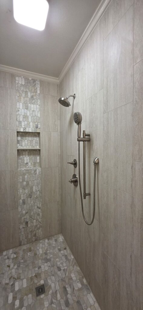 Tiled shower with niche – Fixora Remodeling, Plano TX